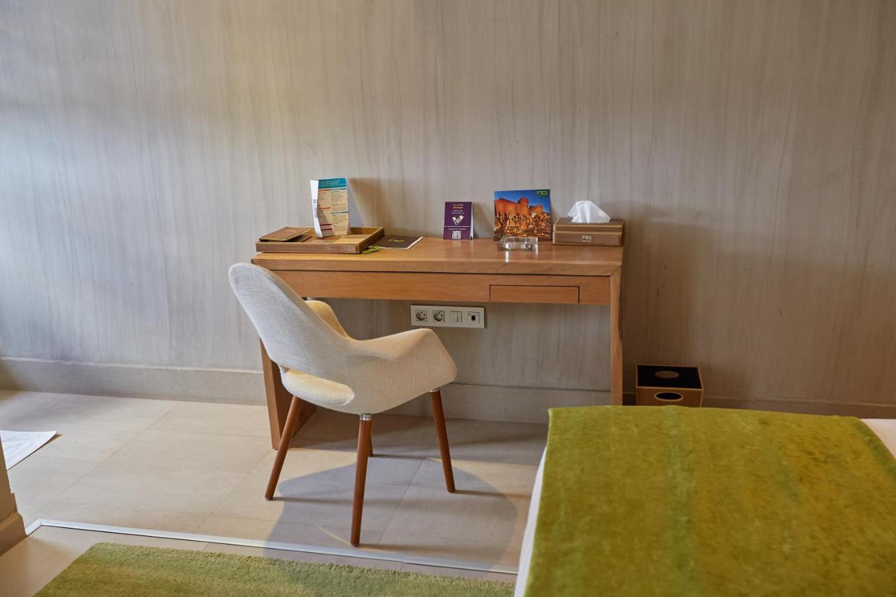 S. DE LUXE BUREAU